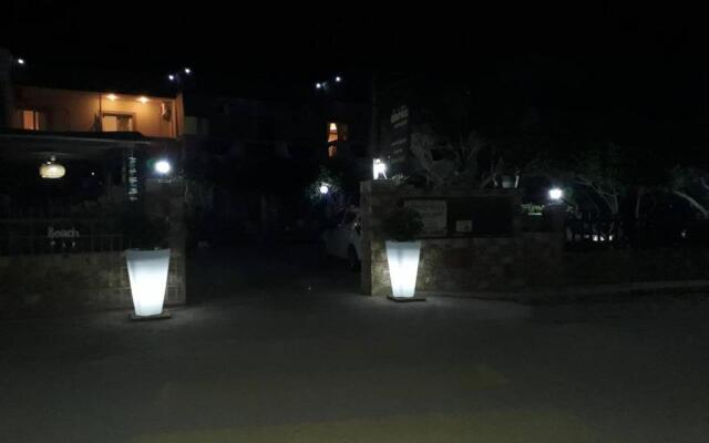 Almirikia Apartments & Rooms
