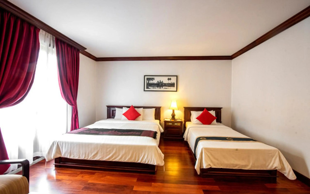 The Suite By Royal Crown Hotel