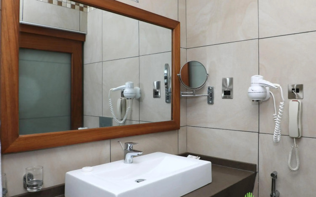 Travellers Beach Hotel & Club