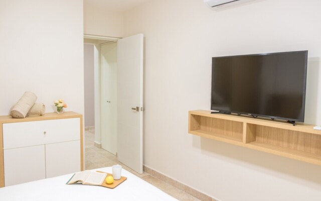 Brava Towers 101 Swim up By Lockey