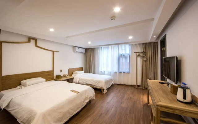 Wuyishan Old Street Hill Lodge