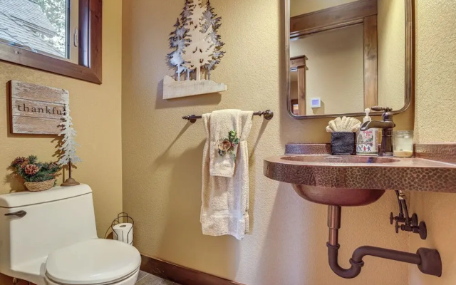 Hot Tub & Dock: Deschutes River All-season Retreat
