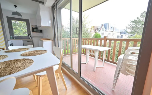 Very Nice Apartment With Balcony - 4p/1br - 600m From the Beach