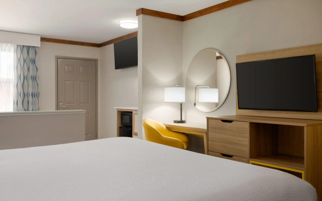 Days Inn by Wyndham Suites Fredericksburg