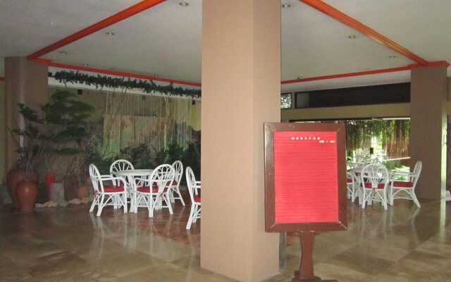 Harbor Lights Hotel And Restaurant
