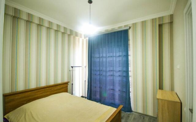 Lech Kachinski Apartment 4