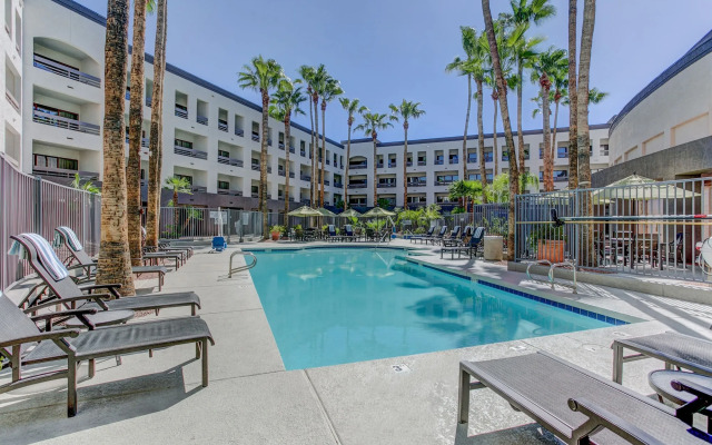 Hilton Phoenix Airport