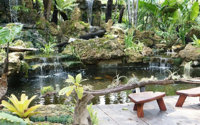 The Country Lake View Hotel