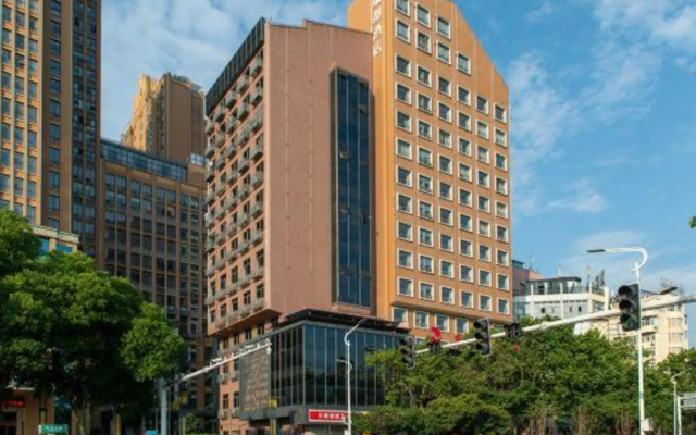 Radow Hotel (Yichang Binjiang Pedestrian Street)