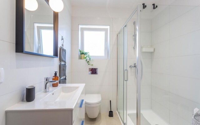 Stunning Apartment in Malinska With 3 Bedrooms and Wifi