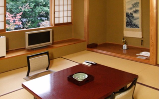 Yufuin Onsen Hinoharu Ryokan