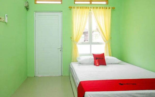 RedDoorz Syariah near Gor Panatayuda