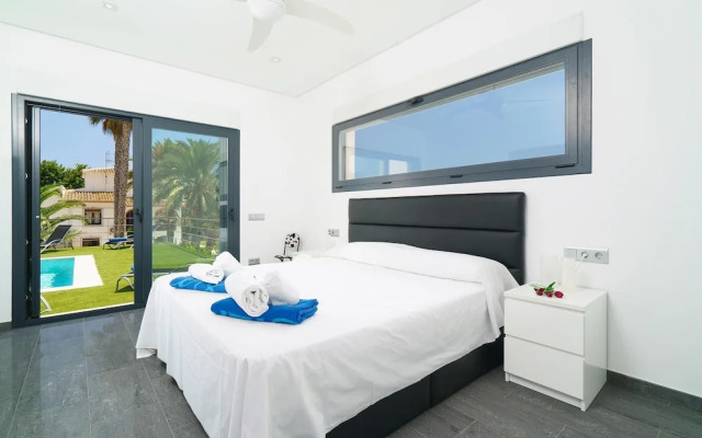 Villa Vera in Javea With 4 Bedrooms and 2 Bathrooms