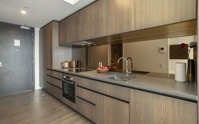 QV Almost New Studio Wynyard - 1013