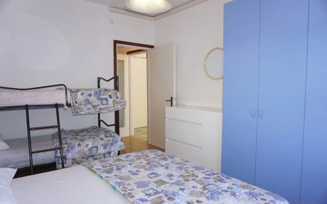 Beachside Flat With Shared Pool