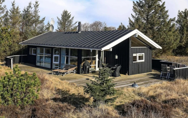 6 Person Holiday Home in Albaek