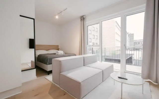 Townhouse Studio w Large Private Balcony