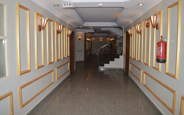 Crystal Al Sharq Apart Hotel