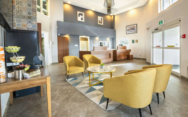 Quality Suites Whitby