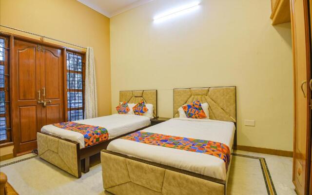 Fabexpress Ravikeerthis Service Apartment