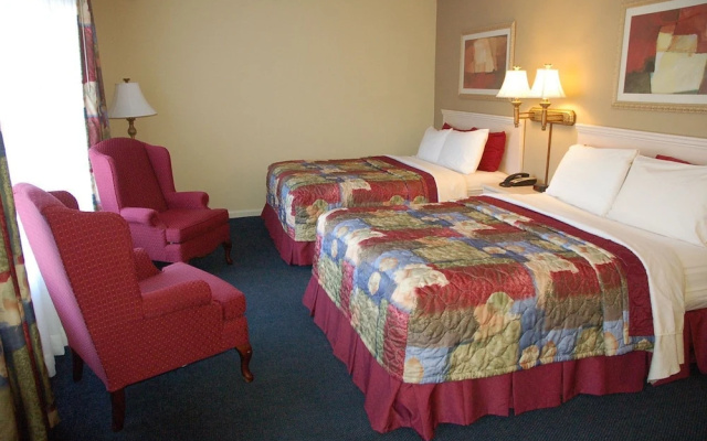Golden Manor Inn & Suites