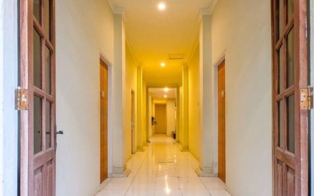 OYO 972 Griya Asri Hotel Mataram