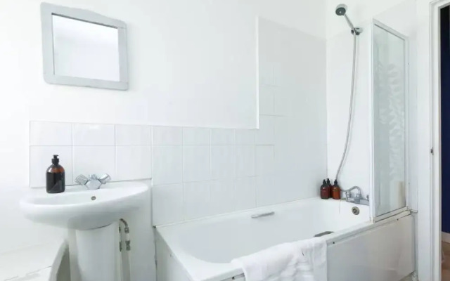 Designer 2 Bedroom Garden Flat in Peckham