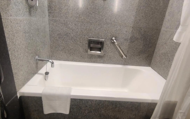 Hotel Marine Plaza Mumbai