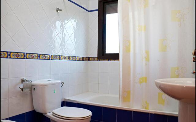 Chalet con piscina en Roche Viejo