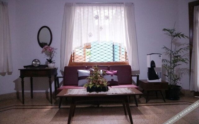 Semeru Hostel Malang - Adults Only