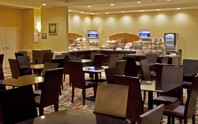 Holiday Inn Express & Suites, International Drive by IHG