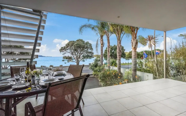 Paihia Beach Front 2 bedroom Apartment