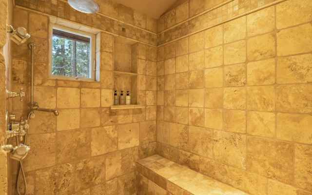 Star Haven Retreat 5 BDR Stunner!