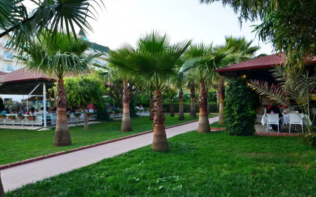 Royal Garden Suite Hotel