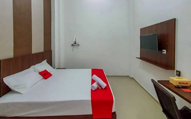 RedDoorz near Stasiun Purwosari