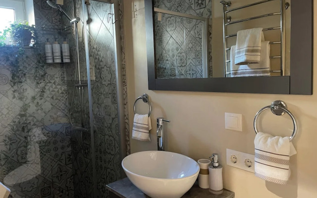 Pristine 1Br Apt in City Center