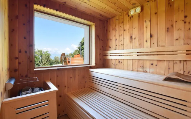 Baita Tersilia Near Lake And Mountain