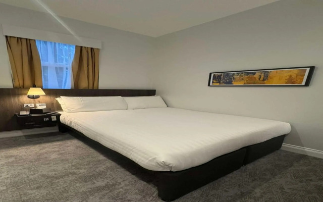 Отель Four Points Flex by Sheraton London Kensington Olympia