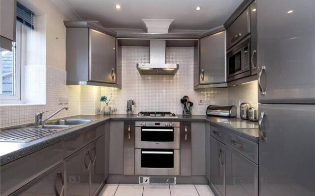 Sunny 1 bed apartment in a quiet central location