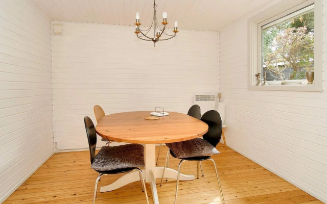 6 Person Holiday Home in Follenslev