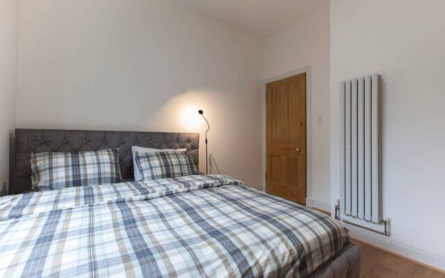 2 Bedroom Apartment Near Edinburgh Castle