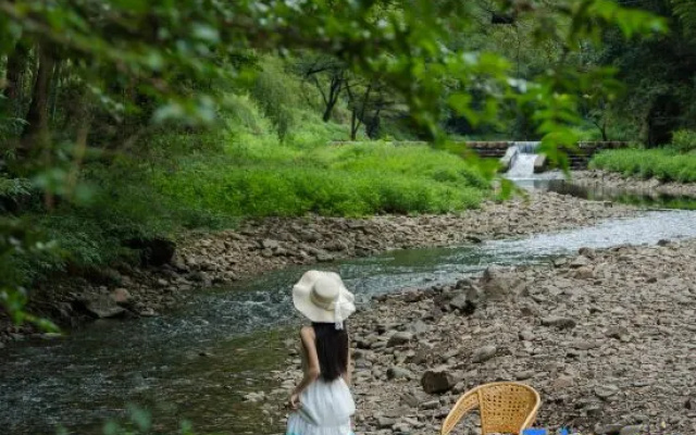 Floral Hotel·Qixili · Surround Mountain Stream & Private Hot Spring Designer Villa – People – Xuancheng