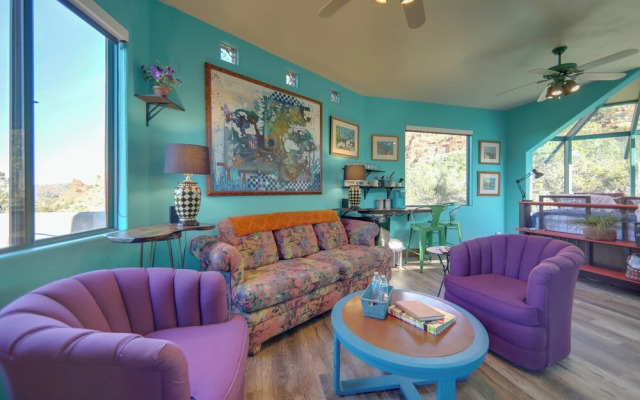 Amazing Views & On-site Hiking: Sedona Studio