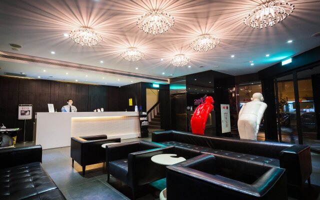 CHECK inn Express Kaohsiung Love River