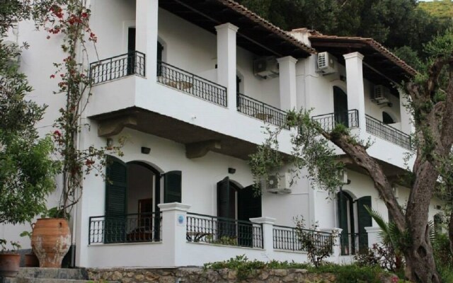 Natasa & Spyros Villa Apartments