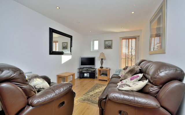 Racecourse Serviced Apartments