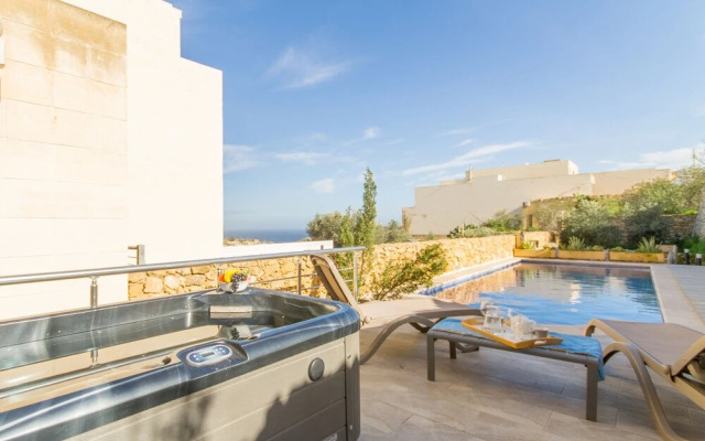 Ta'Siku Gozitan villa + Pool & hot tub