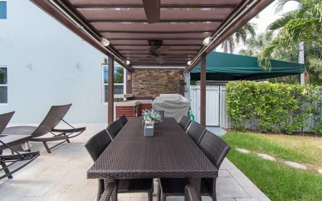 Hollywood Dream House - 5 Bedroom with Heated Pool