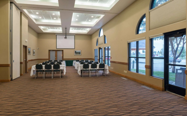 AmericInn by Wyndham Valley City - Conference Center