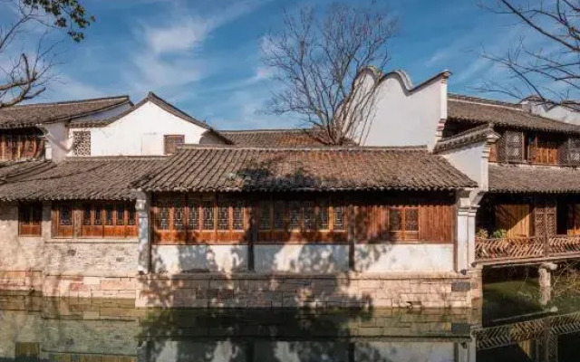 Puyuan fashion ancient town theme inn
